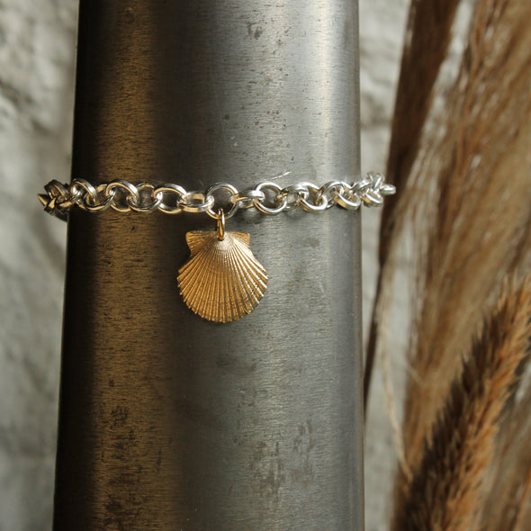 No.2 with single gold Tresco scallop